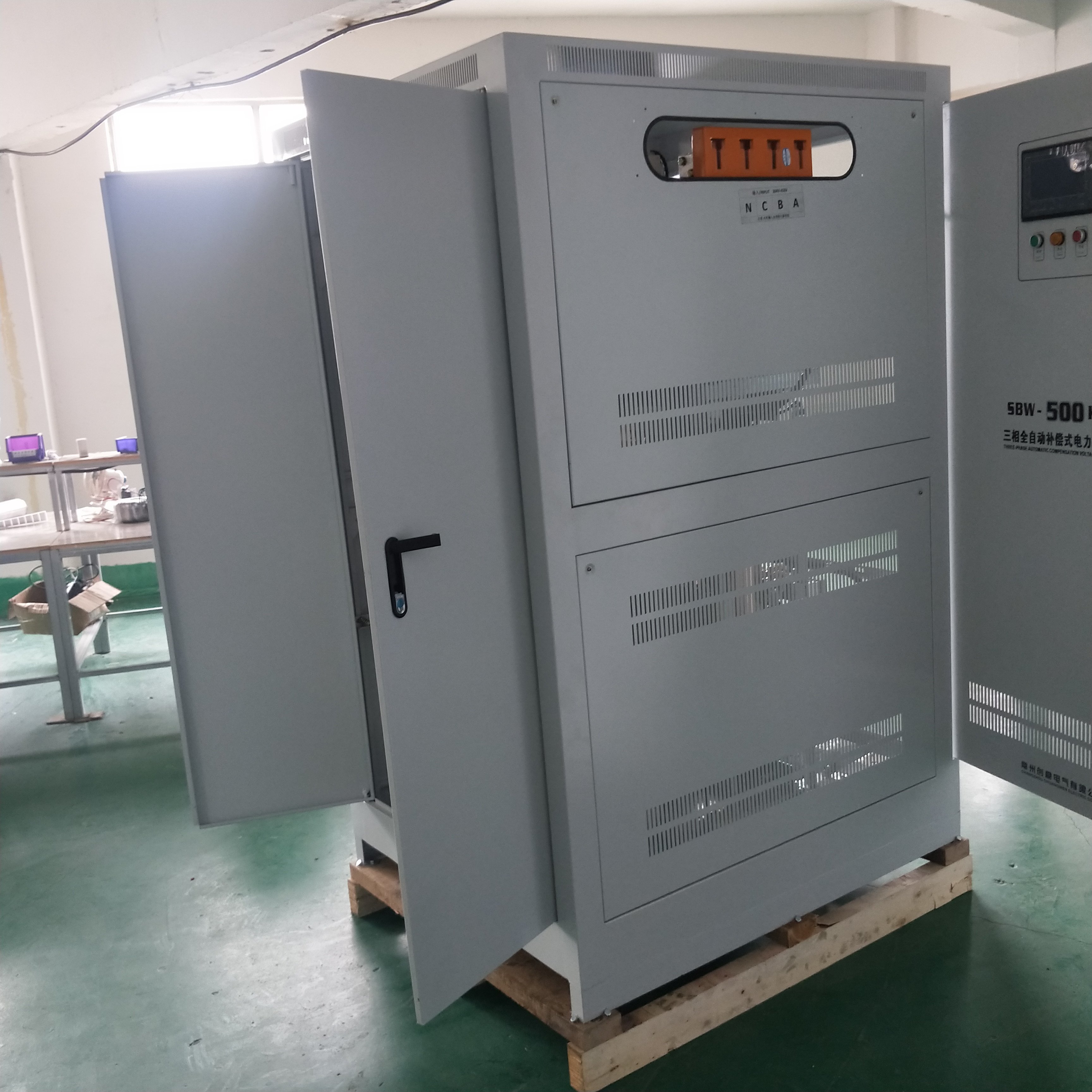 三相補償式電力穩壓電源